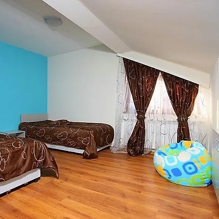 Guest house Arima 2*